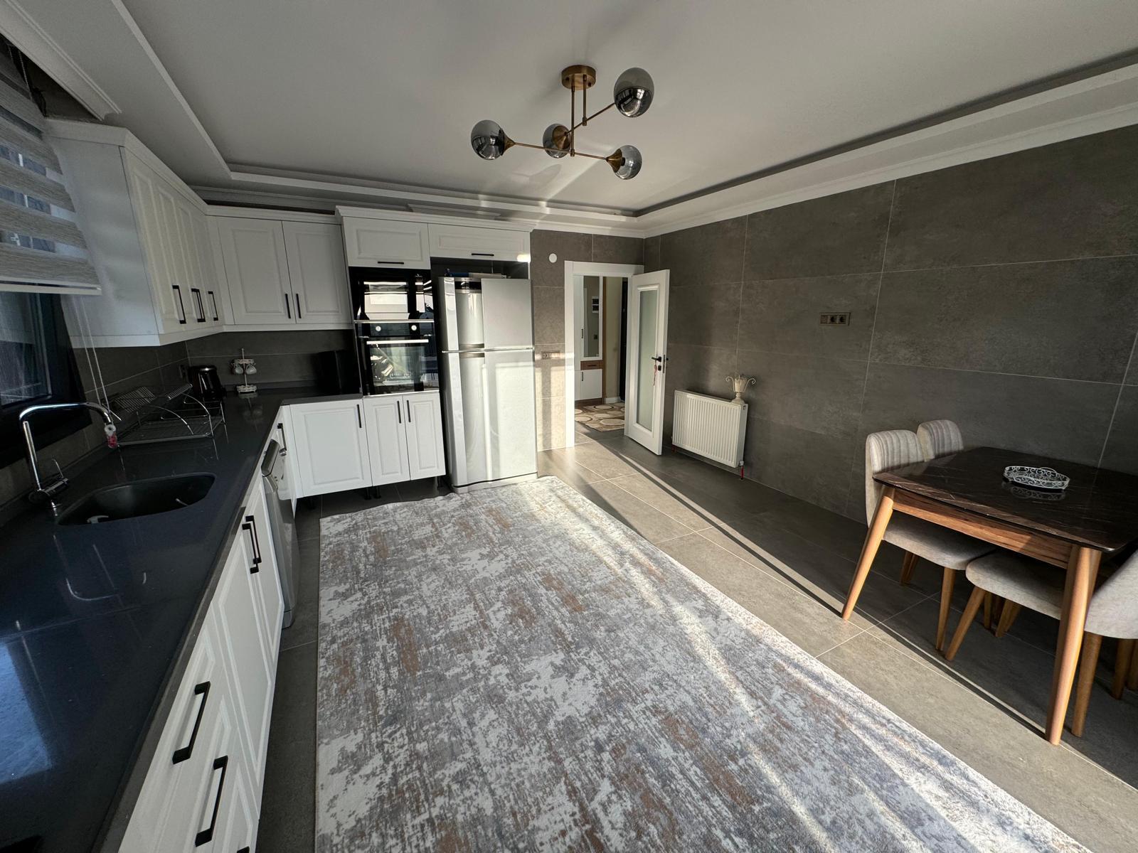 ARAKLI HÜRRİYET MAHALLESİNDE HAVUZLU LÜKS SATILIK VİLLALAR